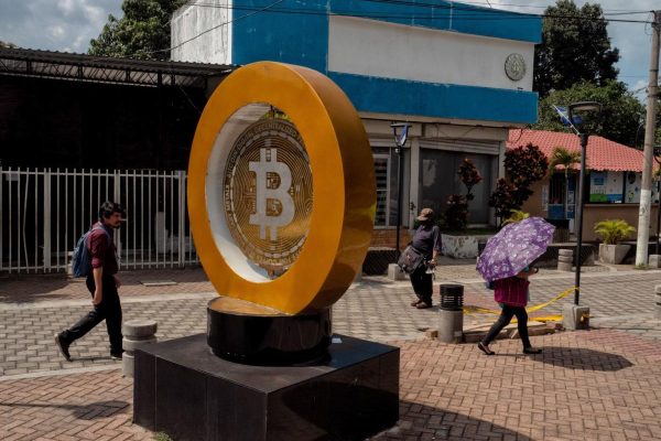 Bitcoin Falls to Lowest Since November Due to Selling of Risk Assets
