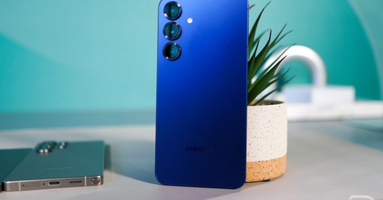Android phone makers, do more