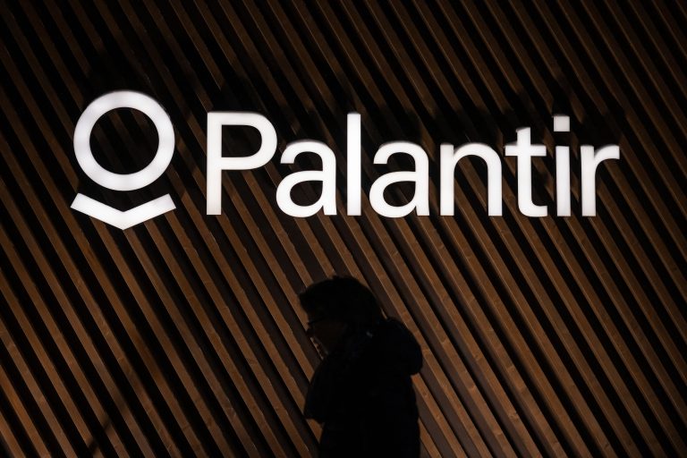 Palantir Technologies Surges to $100: Is This Red-Hot AI Stock Still a Buy? 3 Analysts Weigh In.