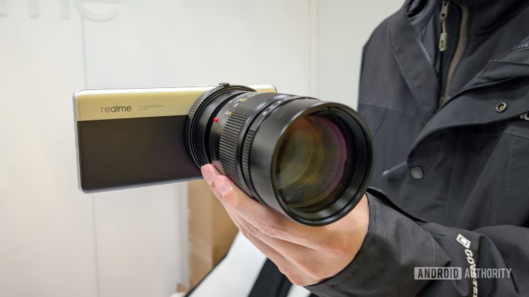 This concept phone supports full -size DSLR camera lenses, and we tried it