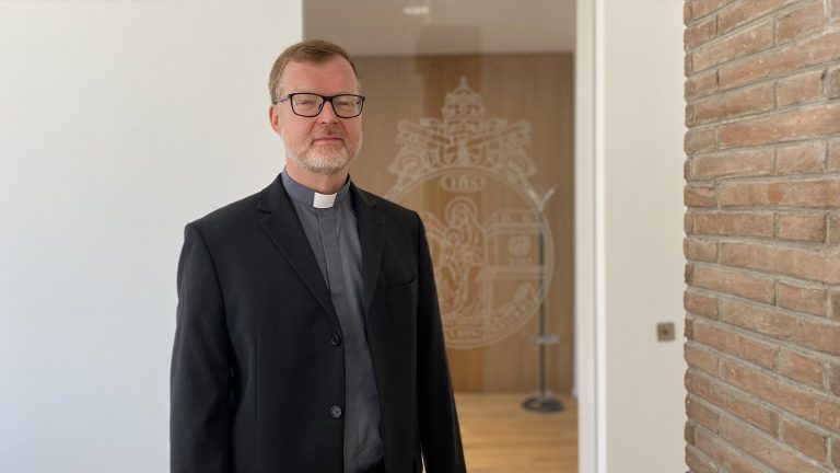 Safeguarding expert Fr Zollner: AI offers risks and opportunities for child safety
