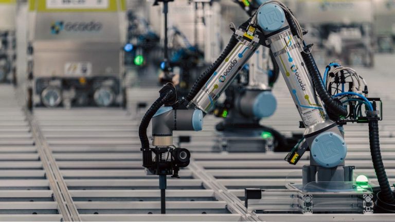 An AI-powered robot army that packs your groceries in minutes