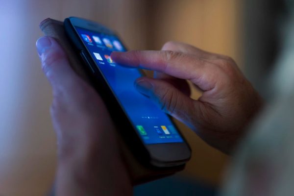 Here’s how to move the Chrome address bar down Android phone screens