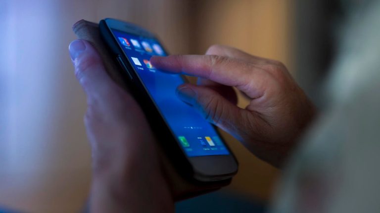 Here’s how to move the Chrome address bar down Android phone screens