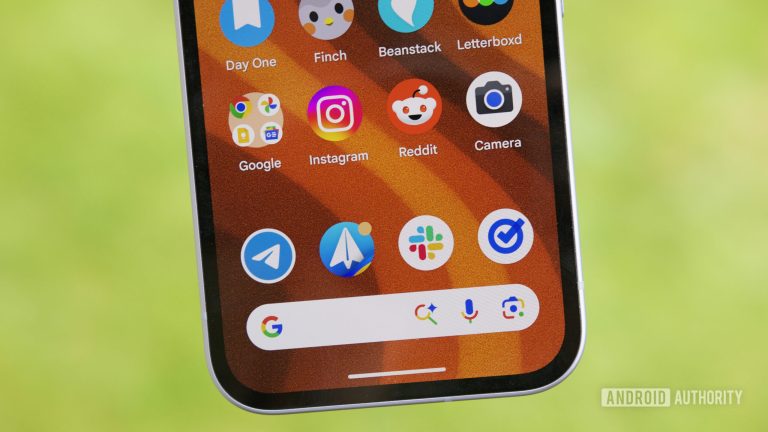 Google has changed the search bar on my pixel home screen. I hate it