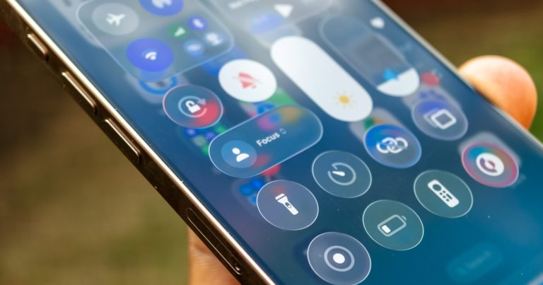 Apple iOS 26 beta | Digital trends