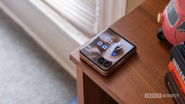 Ultra foldable Motorola Razr dates back to its record price